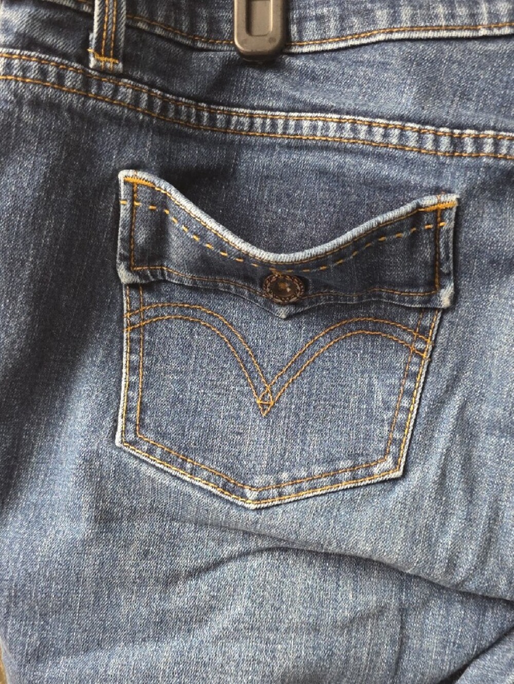 Vintage Levi's Y2K 590 Bootcut In Medium Wash Denim with Gold Stitching - Picture 9 of 14